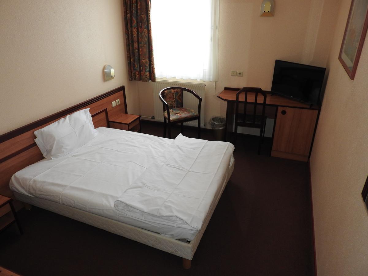 Hotel Anhalt Brehna Esterno foto