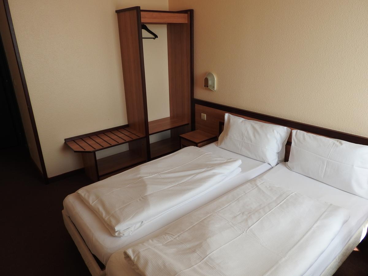 Hotel Anhalt Brehna Esterno foto